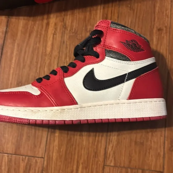 Jordan, one retro lost and found.size 7 has box both laces